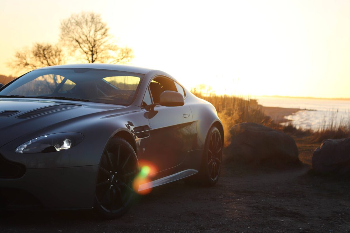 Aston Martin_V12 Vantage S_3
