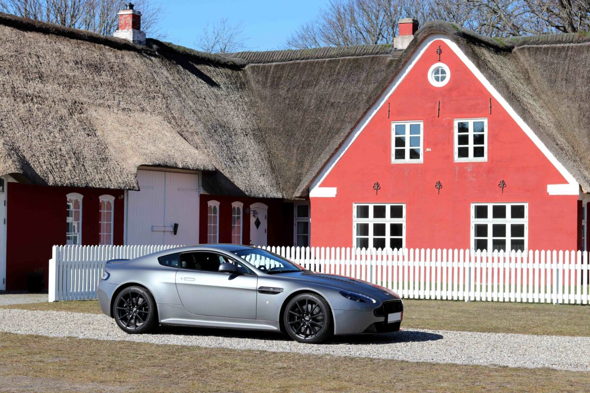 Aston Martin_V12 Vantage S_4
