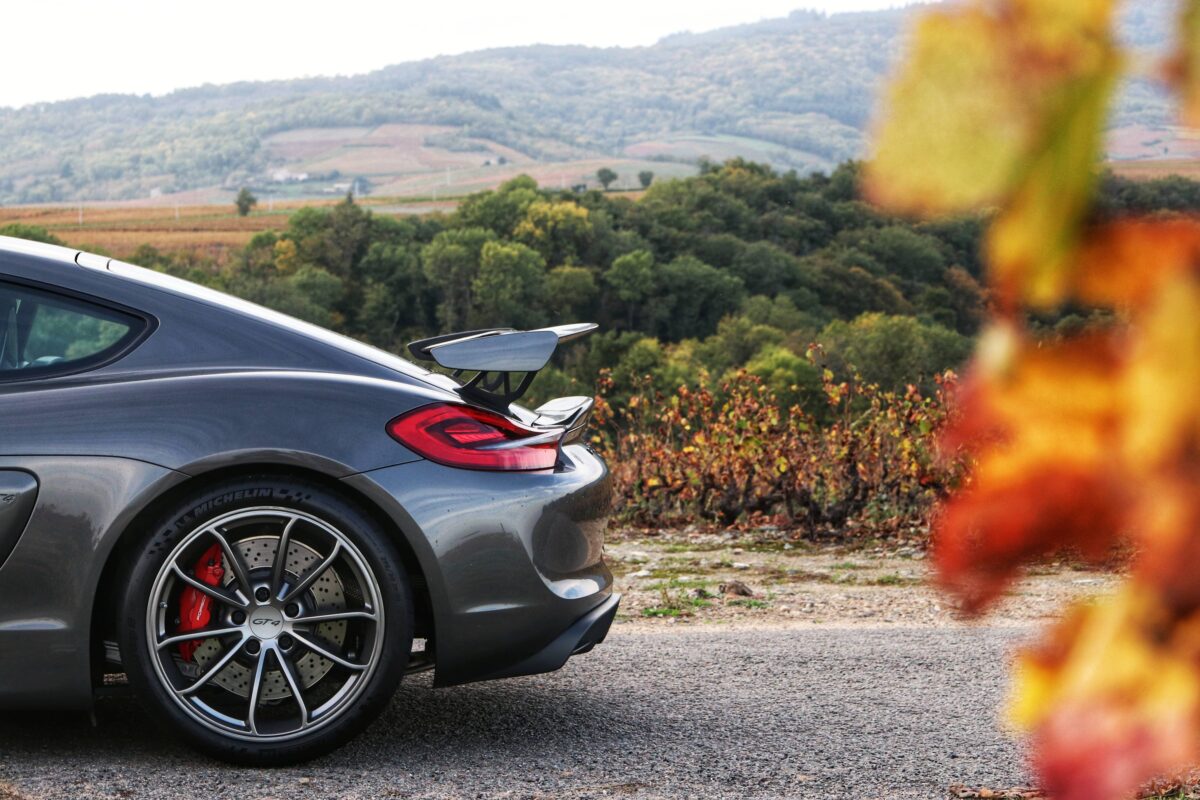 Porsche_Cayman_981_GT4_1