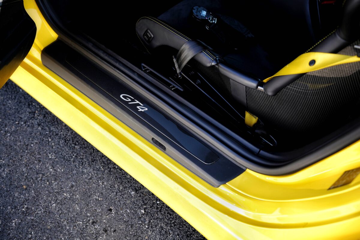 Porsche_Cayman_981_GT4_13