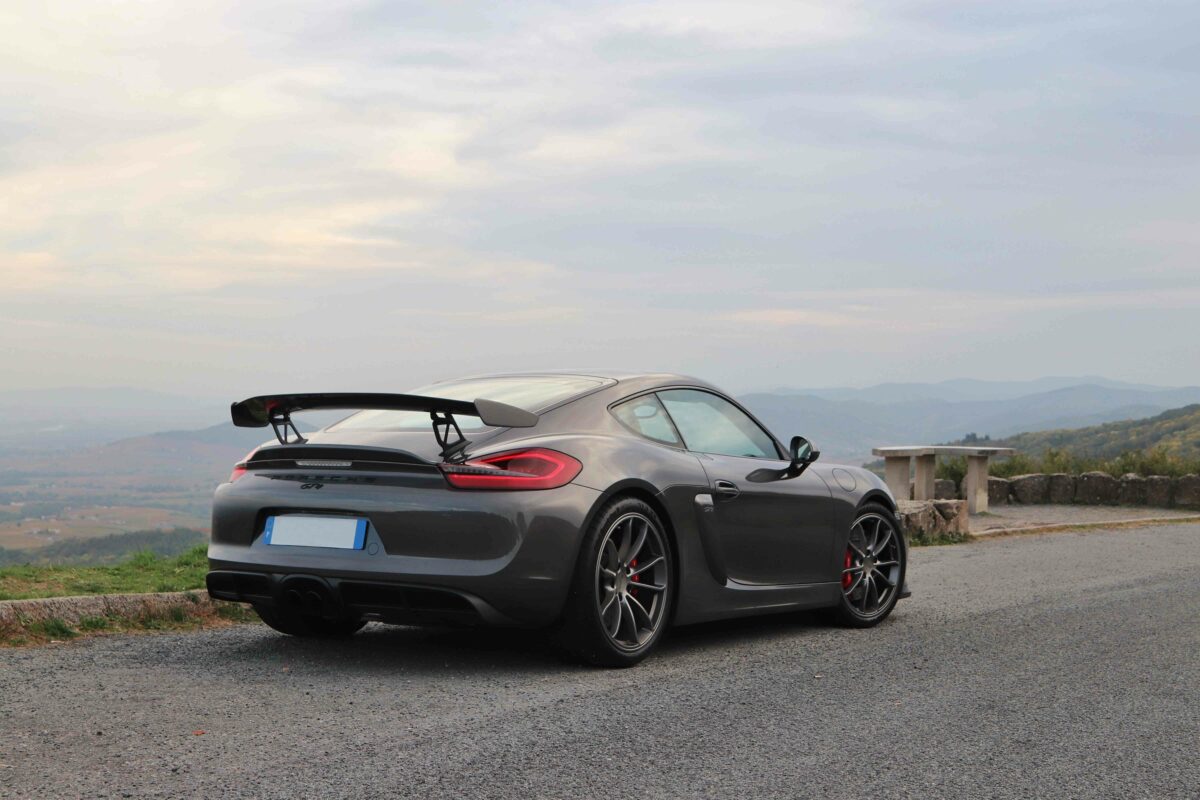 Porsche_Cayman_981_GT4_2